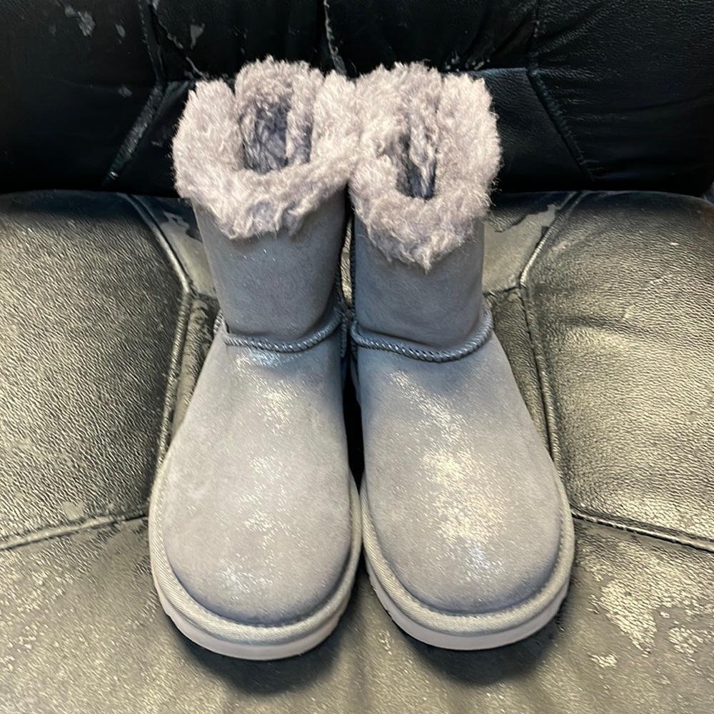 NEW!! Women’s Ugg Mini Bailey Bow II Shimmer Grey Boot size 5